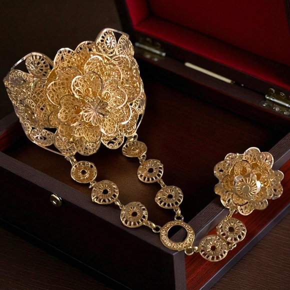 Elegant Solid 21K 916 Yellow Gold Fancy Floral PANJA Hand Bracelet BEAUTY!! - Picture 3 of 17